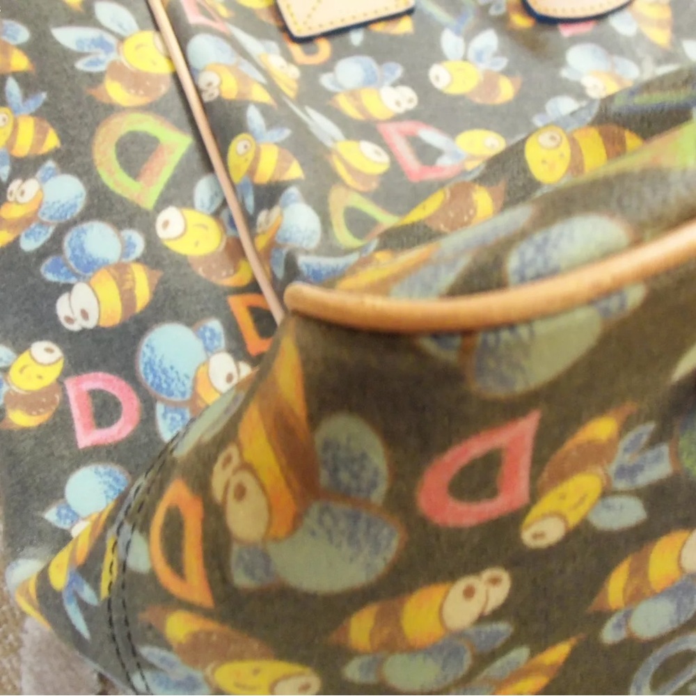 🐝Big! Huge! DOONEY BOURKE Beautiful Tote Bag D's & Bees RARE 20Wx 15Hx 7.25D - Picture 9 of 13